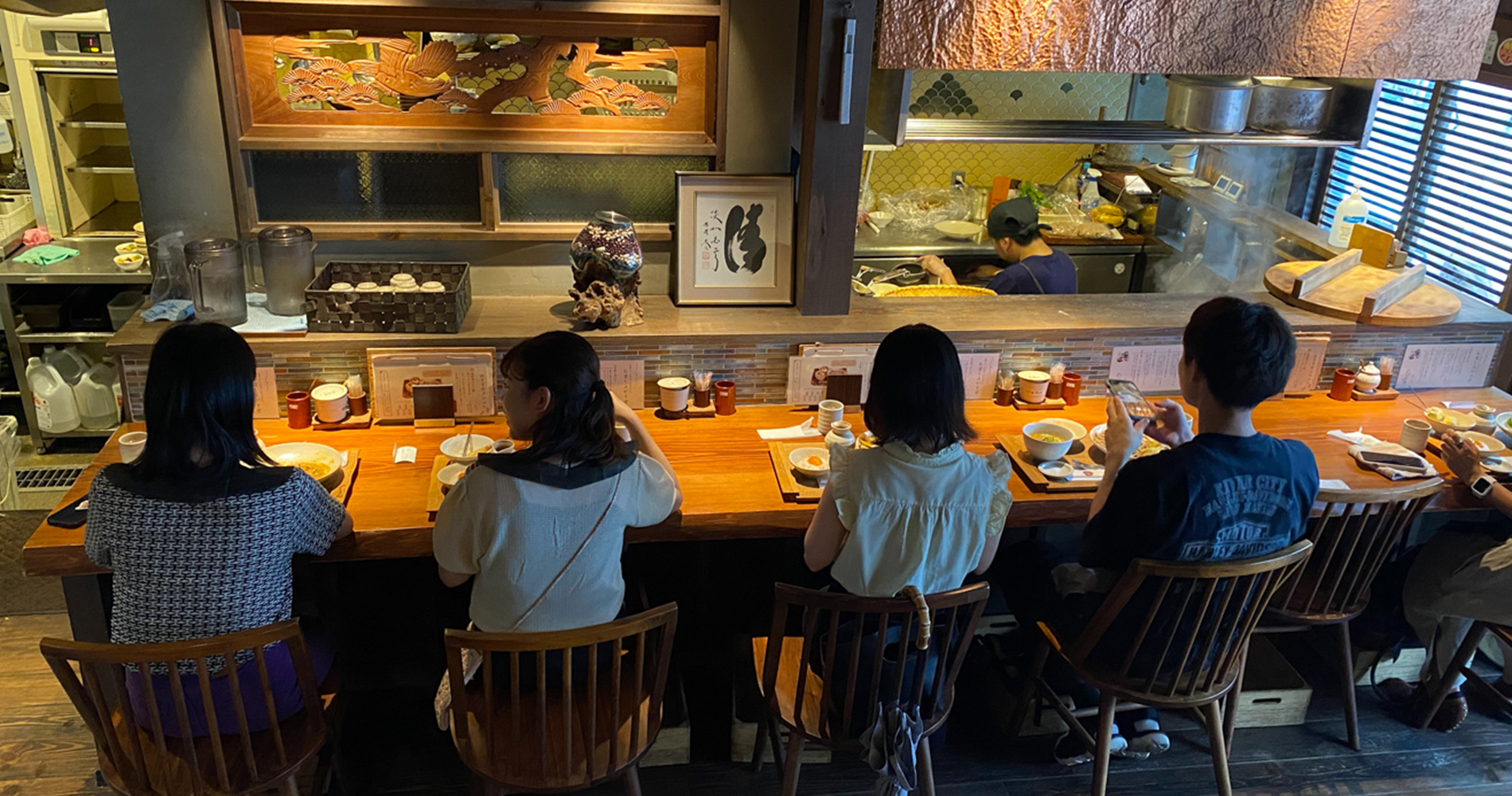 Restaurant spécialisé dans les tempuras, beignets de légumes, viandes ou poissons, apportés au Japon par les missionnaires jésuites portugais au XIIe siècle.