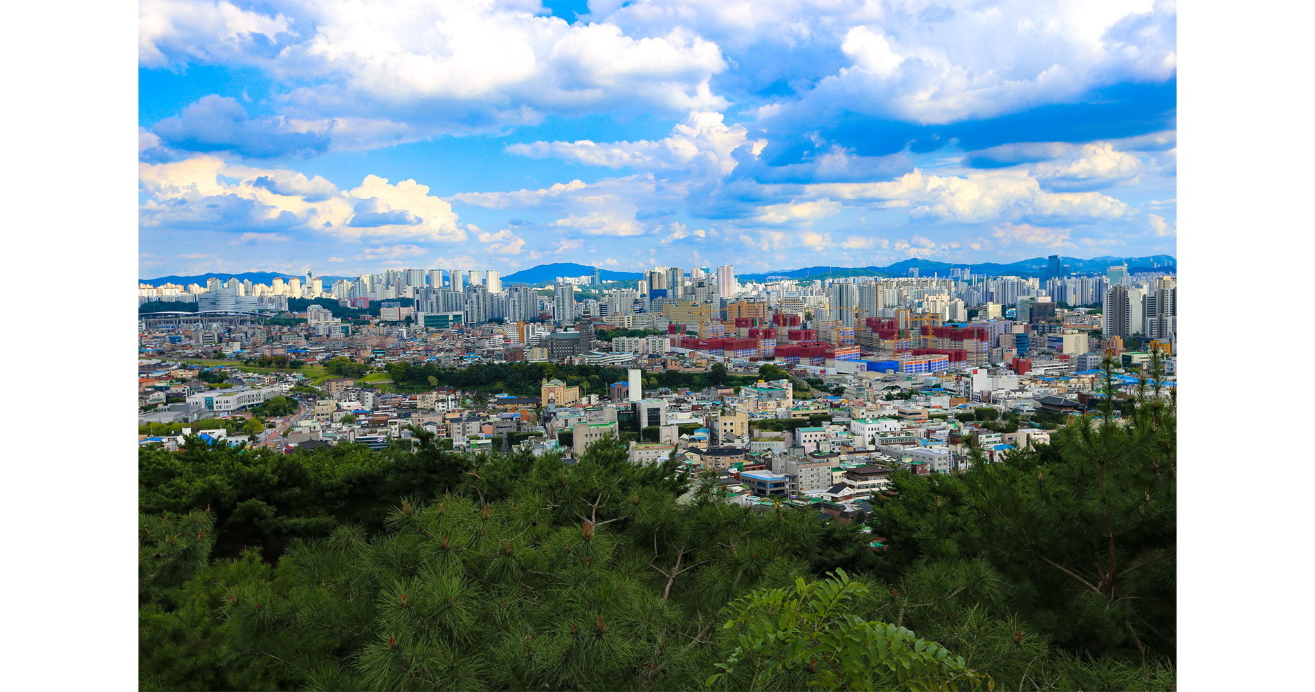 La ville de Suwon depuis les remparts