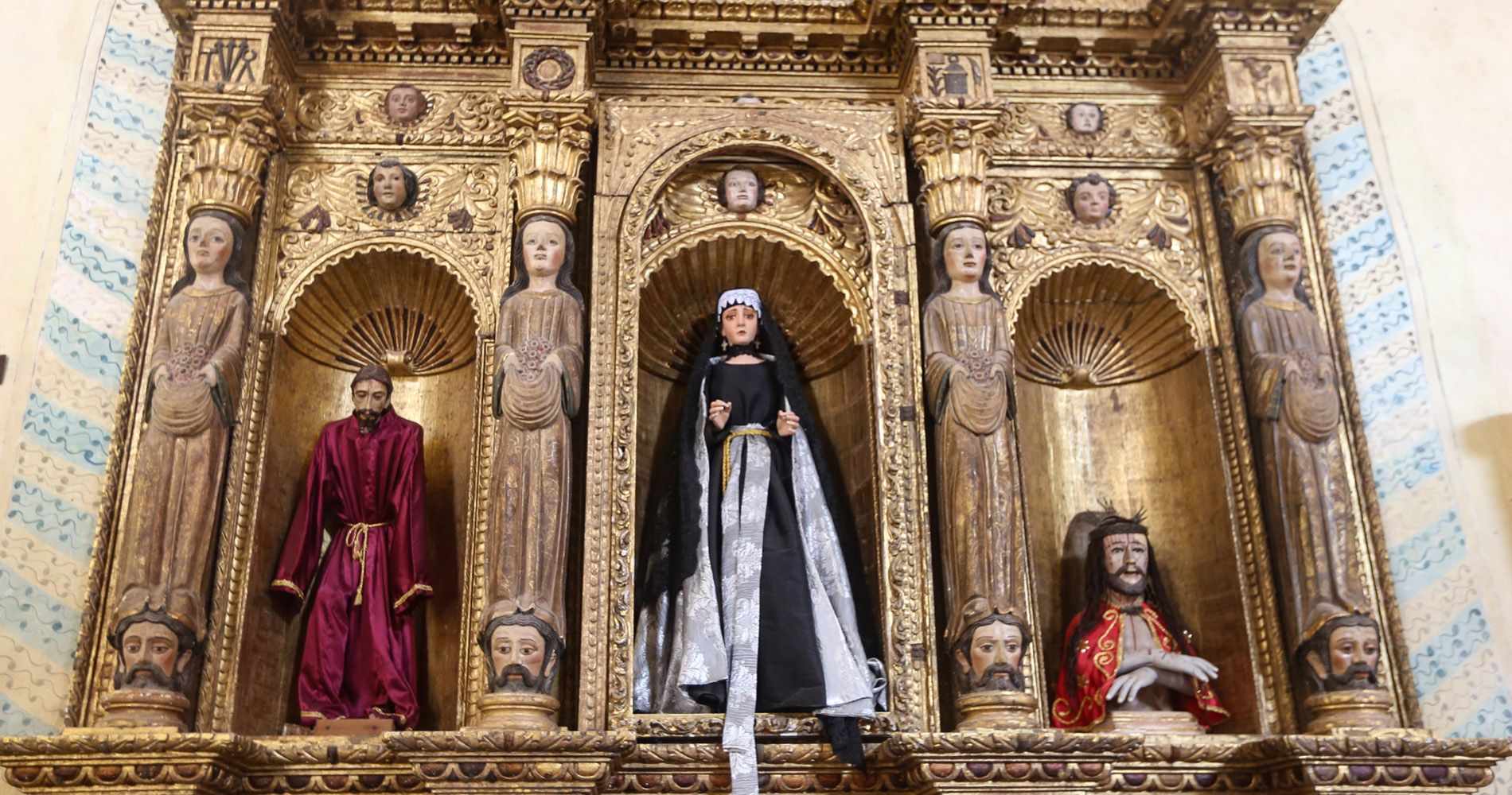 Retable dans l’église