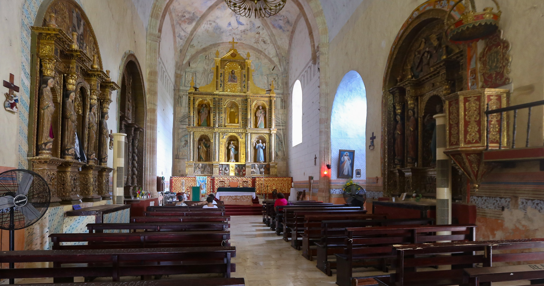 Nef de l’église, Mani